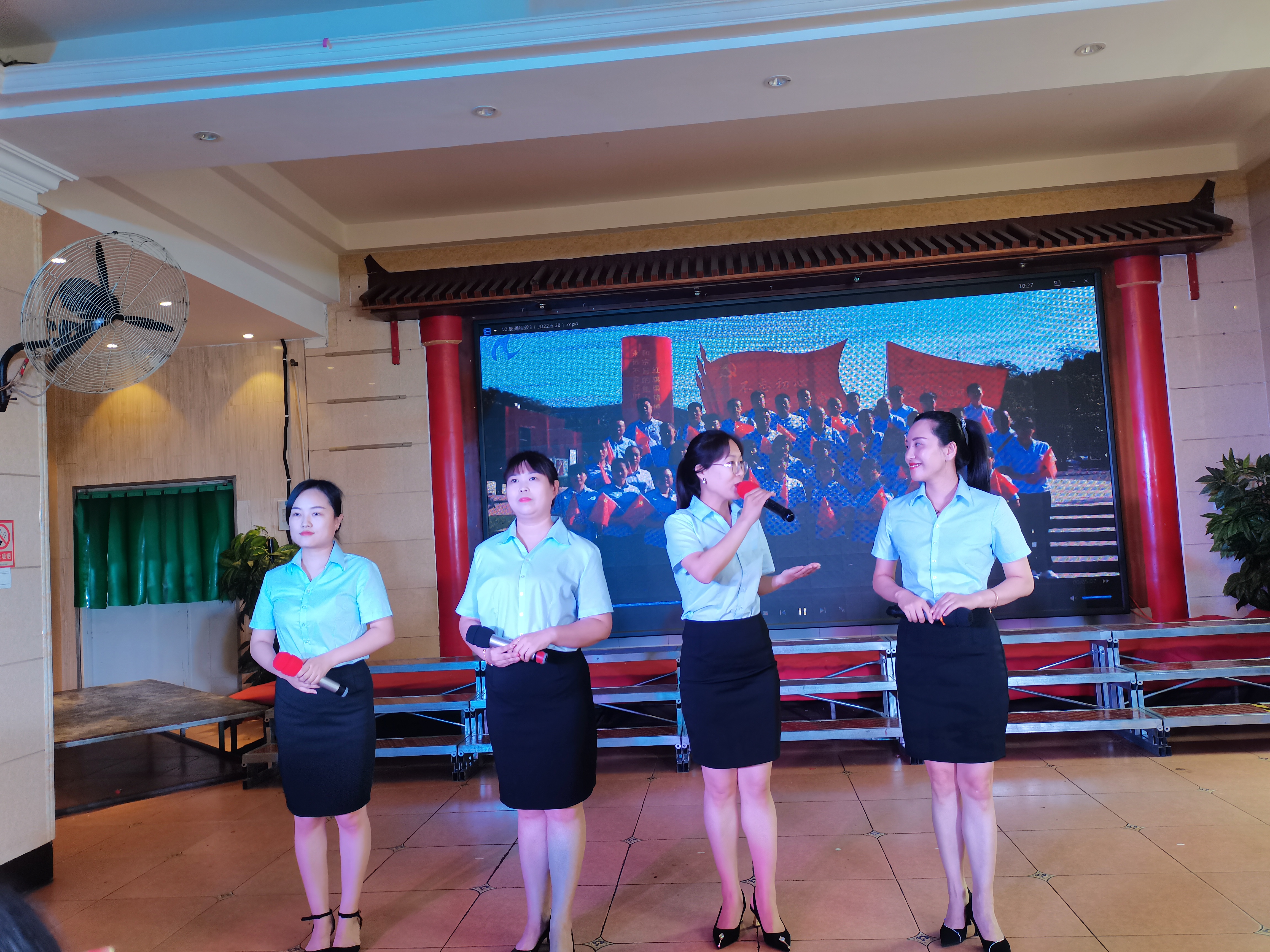 河南鴻宸參加鋼五區(qū)歡慶七一 “喜迎二十大 永遠(yuǎn)跟黨走”紅色詩歌誦讀活動！